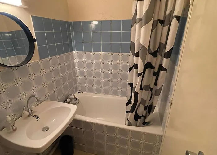 Au Sauze Avec Balcon Et Garage - Fr-1-165a-88 *