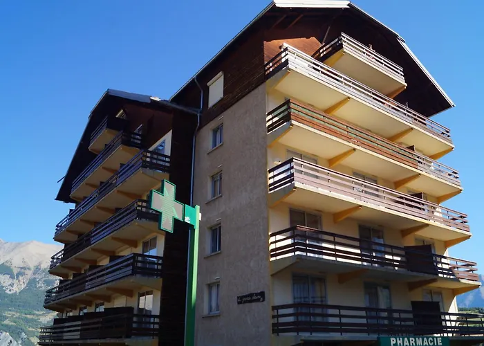 Au Sauze Avec Balcon Et Garage - Fr-1-165a-88